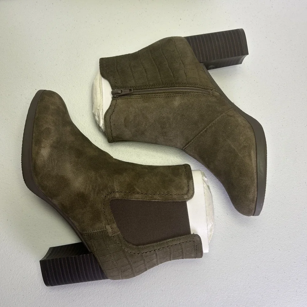 Clarks Collection Bayla Rose Women's Suede Ankle Boots Taupe/Olive Size 6.5 M